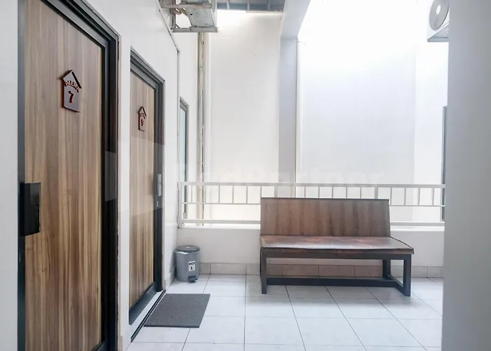 D Palma Near Lokananta Manahan Mitra RedDoorz Surakarta 